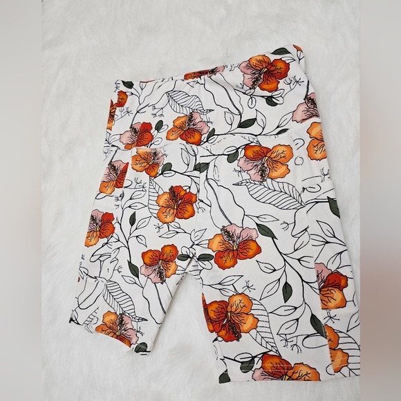 Butt Sculpting Leaf Yoga Shorts lot of 2. Size M/L - Picture 10 of 14